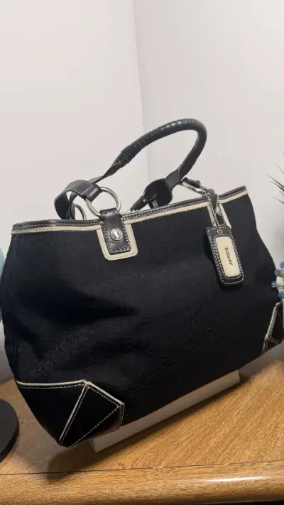 Bolso de mano negro DKNY con detalles en cuero - miniatura 1