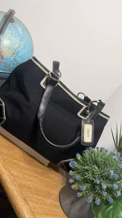 Bolso de mano negro DKNY con detalles en cuero - miniatura 5