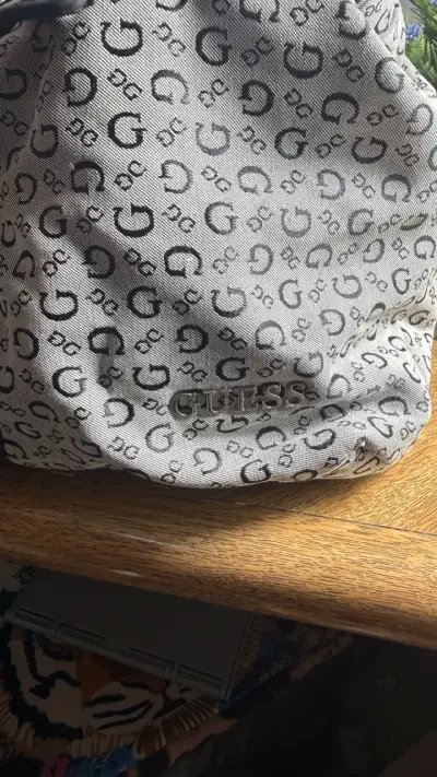 Bolso de mano Guess estampado monograma - miniatura 2