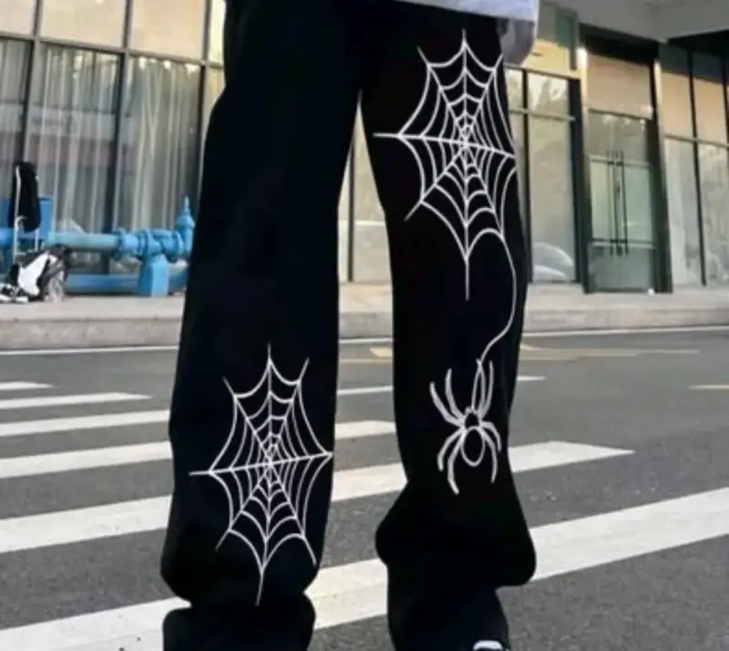 Pantalones negros con diseño de telaraña y araña - 1