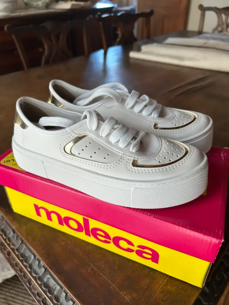 Zapatillas Moleca blancas con detalles dorados - 1