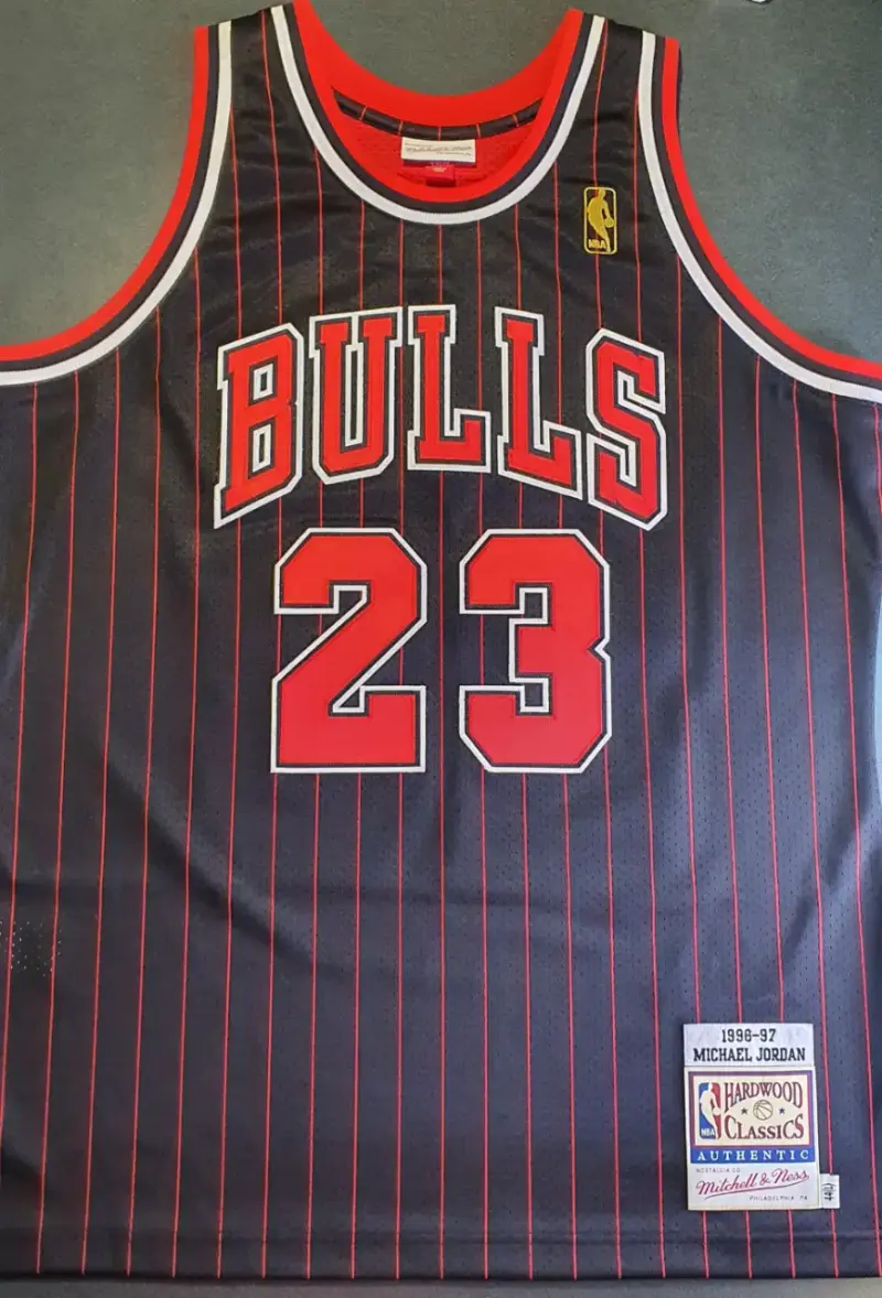 Chicago Bulls 1996-97 Jordan Anniversary Jersey - 1