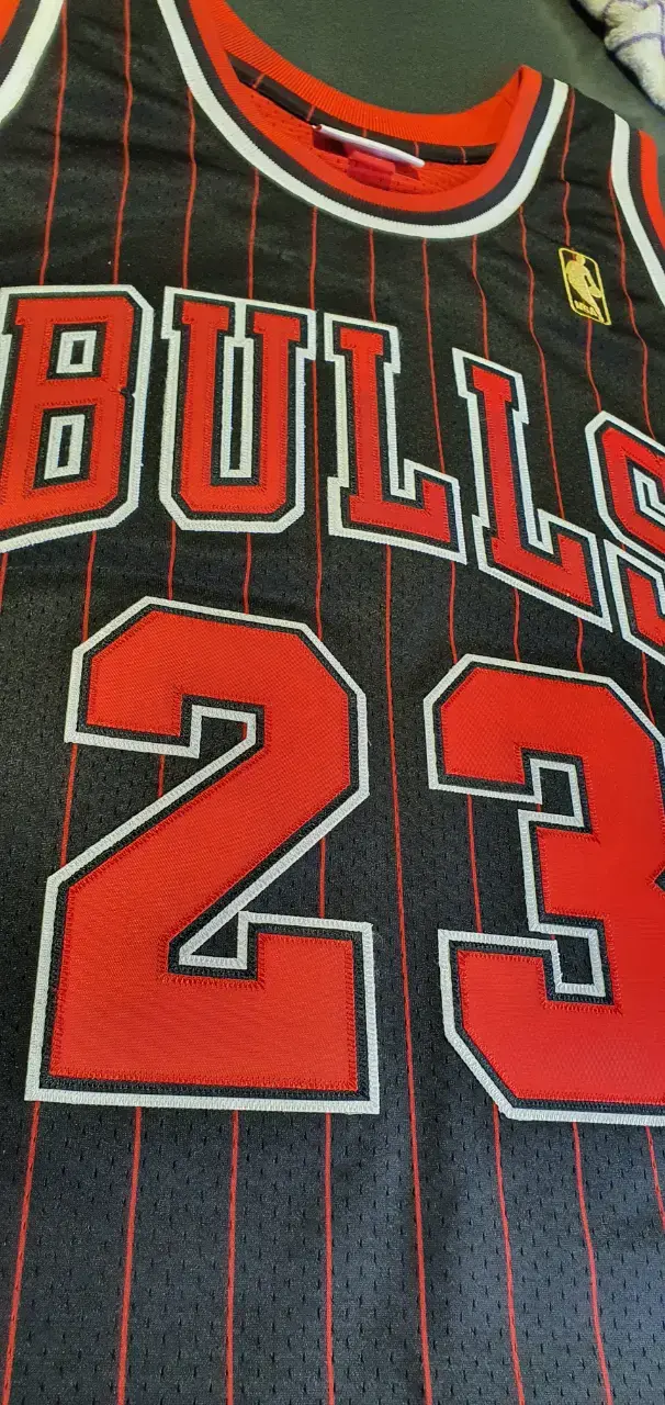 Chicago Bulls 1996-97 Jordan Anniversary Jersey - 3