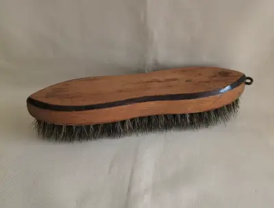 Cepillo Vintage de madera para limpieza de ropa - miniatura 1
