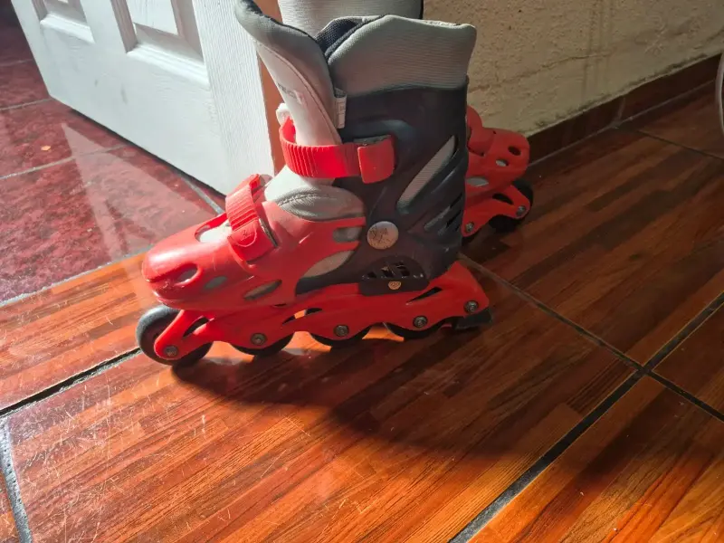 Patines en línea ajustables para niños color rojo - 1