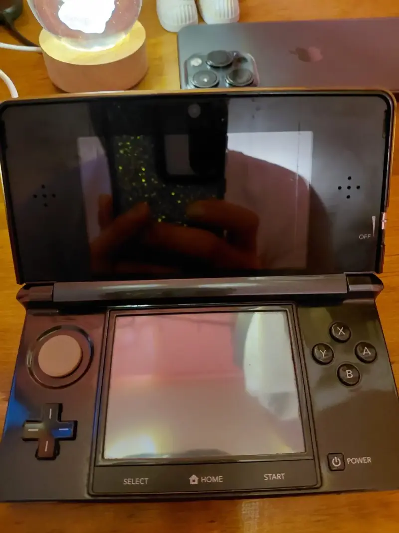 Consola Nintendo 3DS Negra en Buen Estado - 1