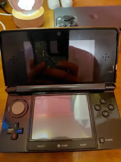 Consola Nintendo 3DS Negra en Buen Estado - miniatura 1