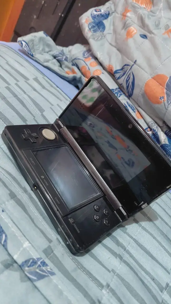 Consola Nintendo 3DS Negra en Buen Estado - 2