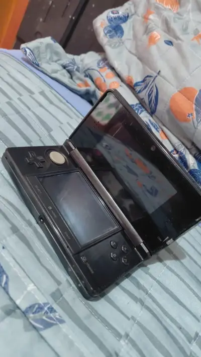 Consola Nintendo 3DS Negra en Buen Estado - miniatura 2