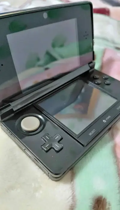 Consola Nintendo 3DS Negra en Buen Estado - miniatura 6
