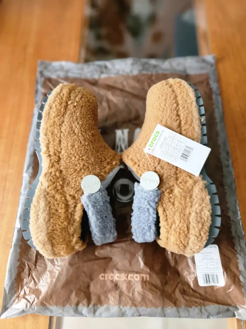 Crocs - 4
