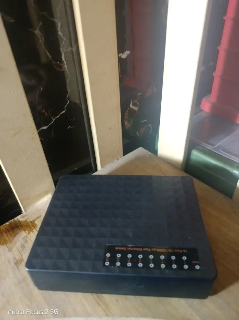 Switch Ethernet 10/100M 16 Puertos - 1