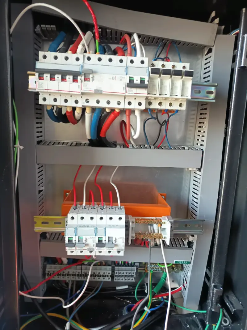 Servicios eléctricos y electrónicos - 4