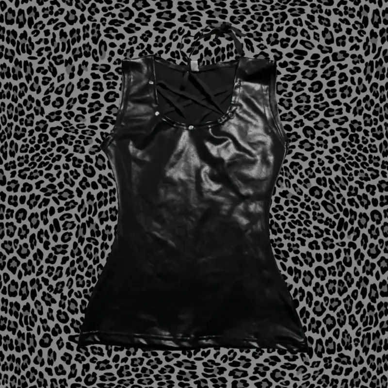 Polera de cuero