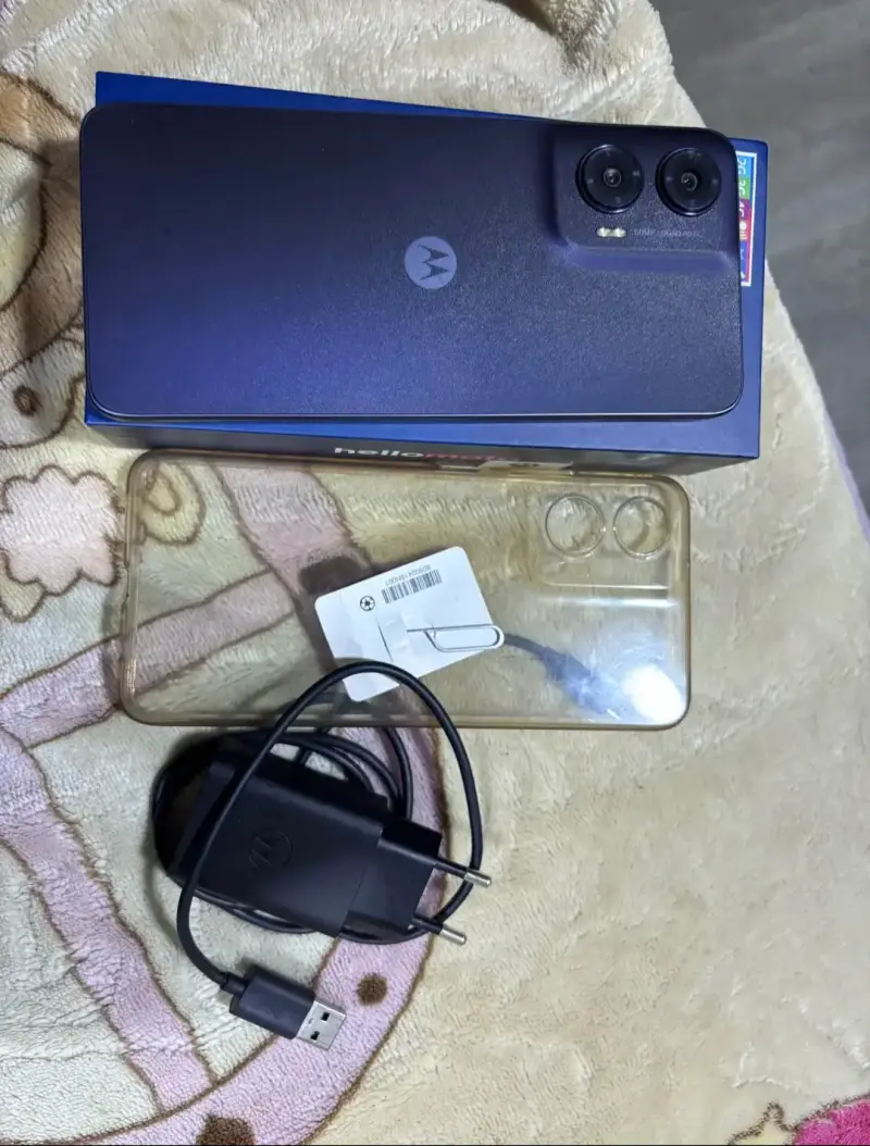Smartphone Motorola con cargador y funda - 2
