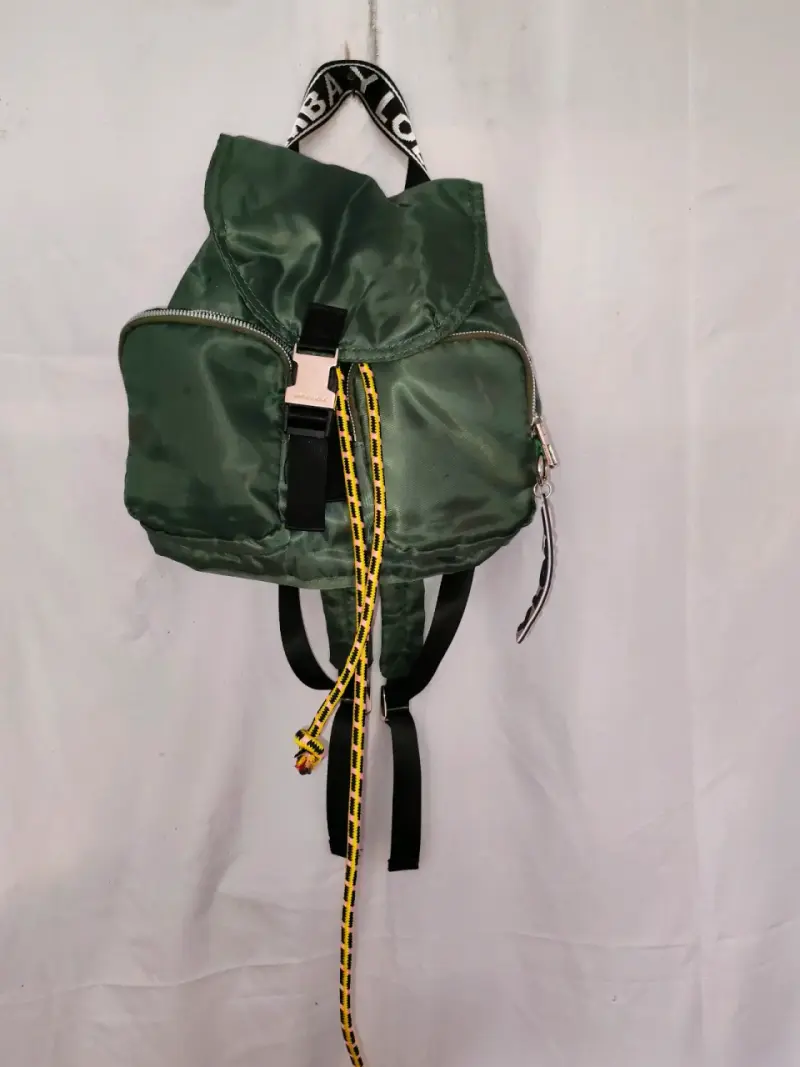 Mochila verde Bimba y Lola con diseño moderno - 1