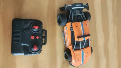 Auto a control remoto naranja con control - miniatura 2