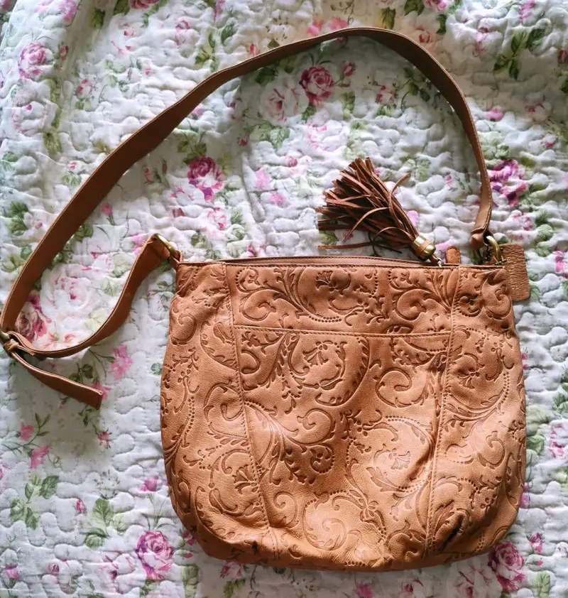 Cartera de cuero genuino con diseño grabado - 1