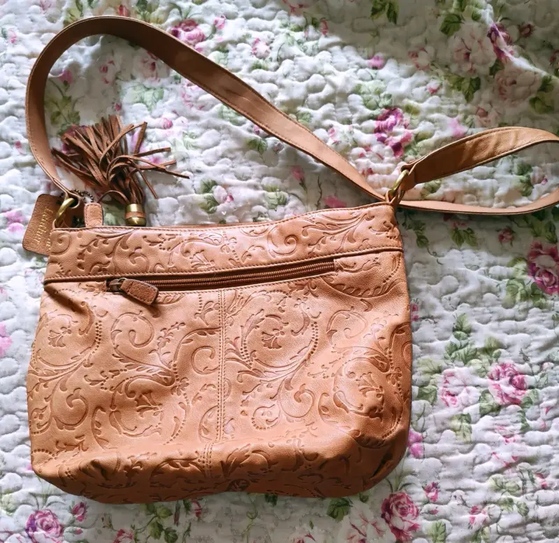 Cartera de cuero genuino con diseño grabado - 2