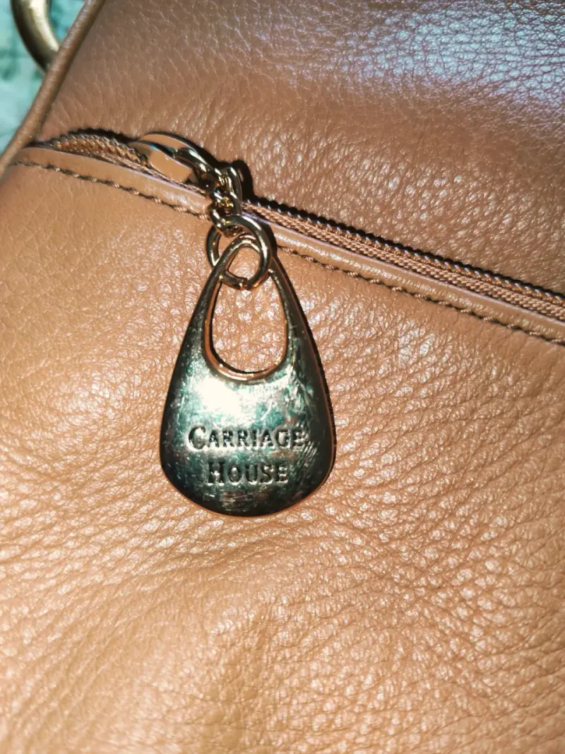 Cartera Carriage House 100% cuero - 2