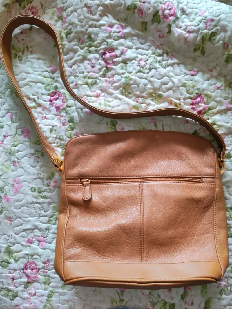 Cartera Carriage House 100% cuero - 4