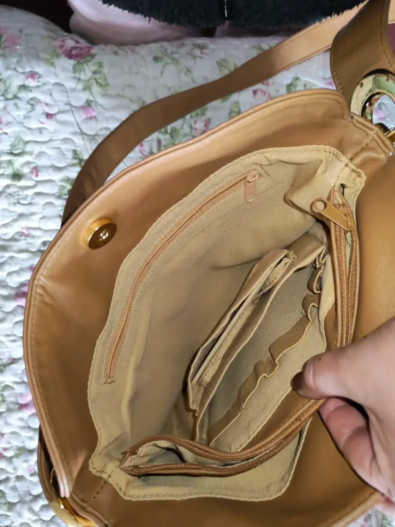 Cartera Carriage House 100% cuero - 5