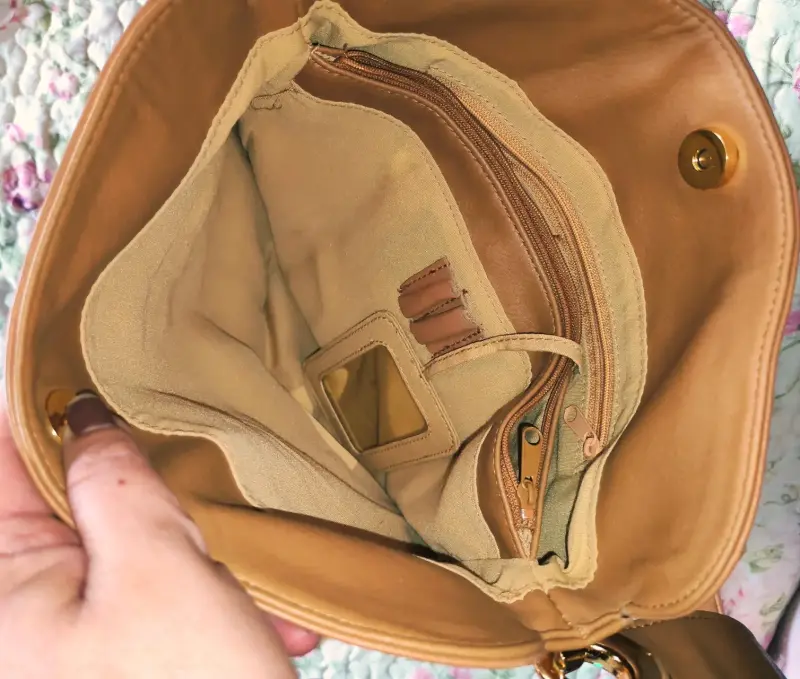 Cartera Carriage House 100% cuero - 6