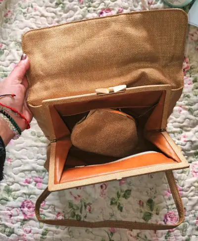 Cartera de mano beige con monedero - miniatura 5