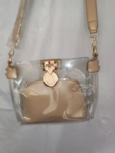 Cartera transparente con detalles dorados MK - miniatura 5