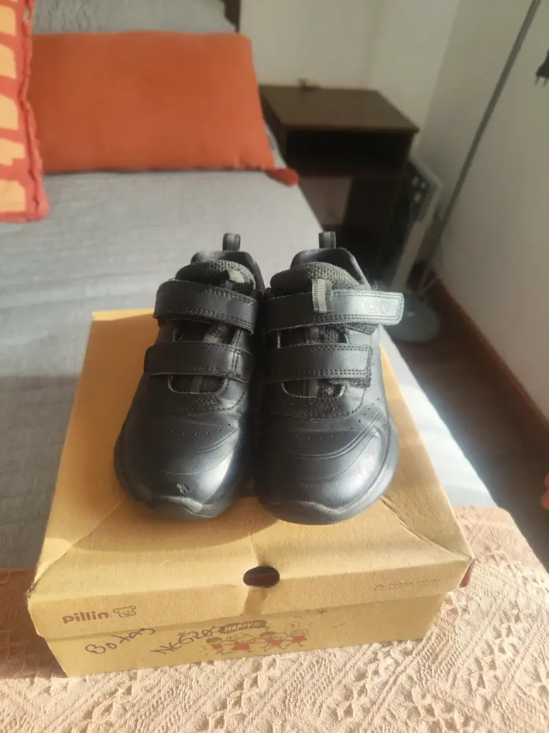 Zapatos escolares negros para niño con velcro - 3