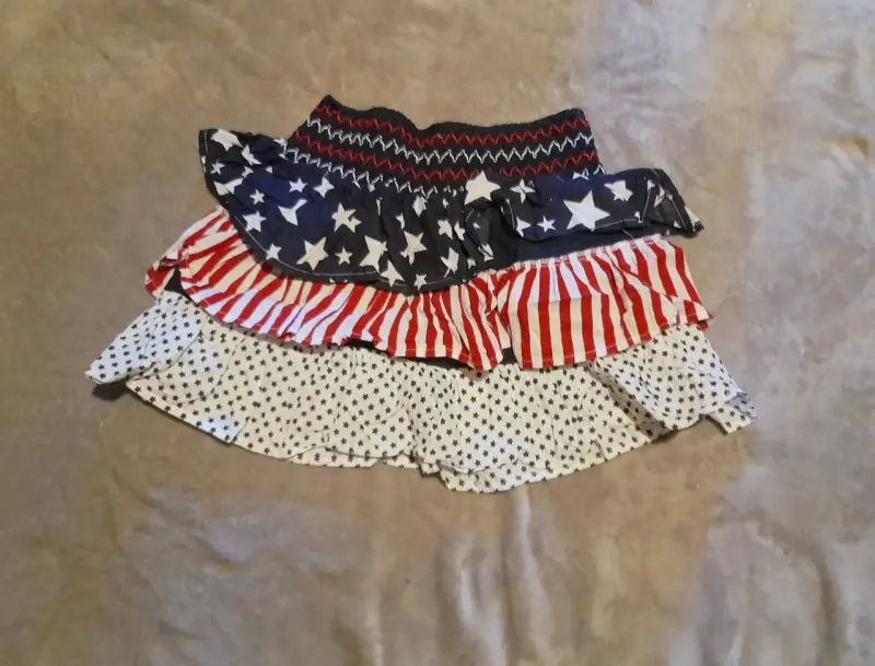 Falda corta con volantes estilo bandera americana - 2
