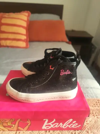 Zapatillas negras Barbie con brillo para niñas - miniatura 1