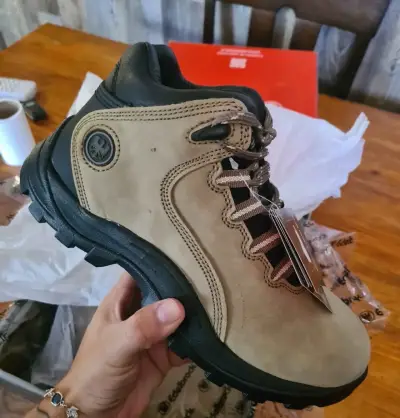 Zapatos de seguridad color beige - miniatura 2