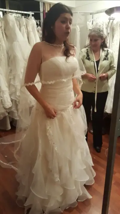 Vestido de Novia Blanco Encaje, Bordados y Piedras - miniatura 1