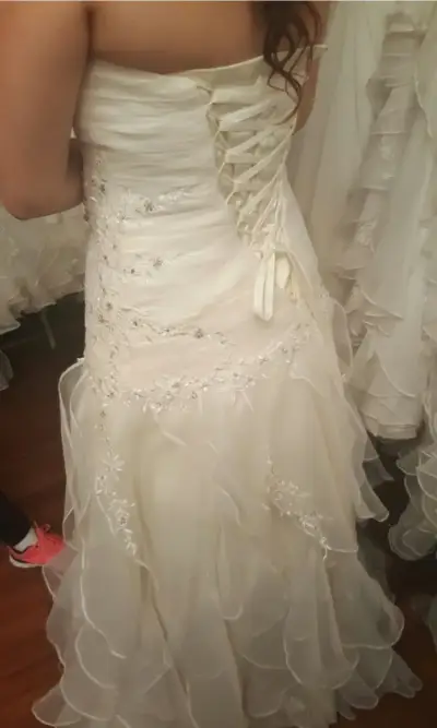 Vestido de Novia Blanco Encaje, Bordados y Piedras - miniatura 4