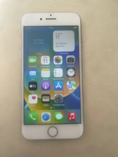 iPhone 8 en buen estado con batería al 79% - miniatura 1