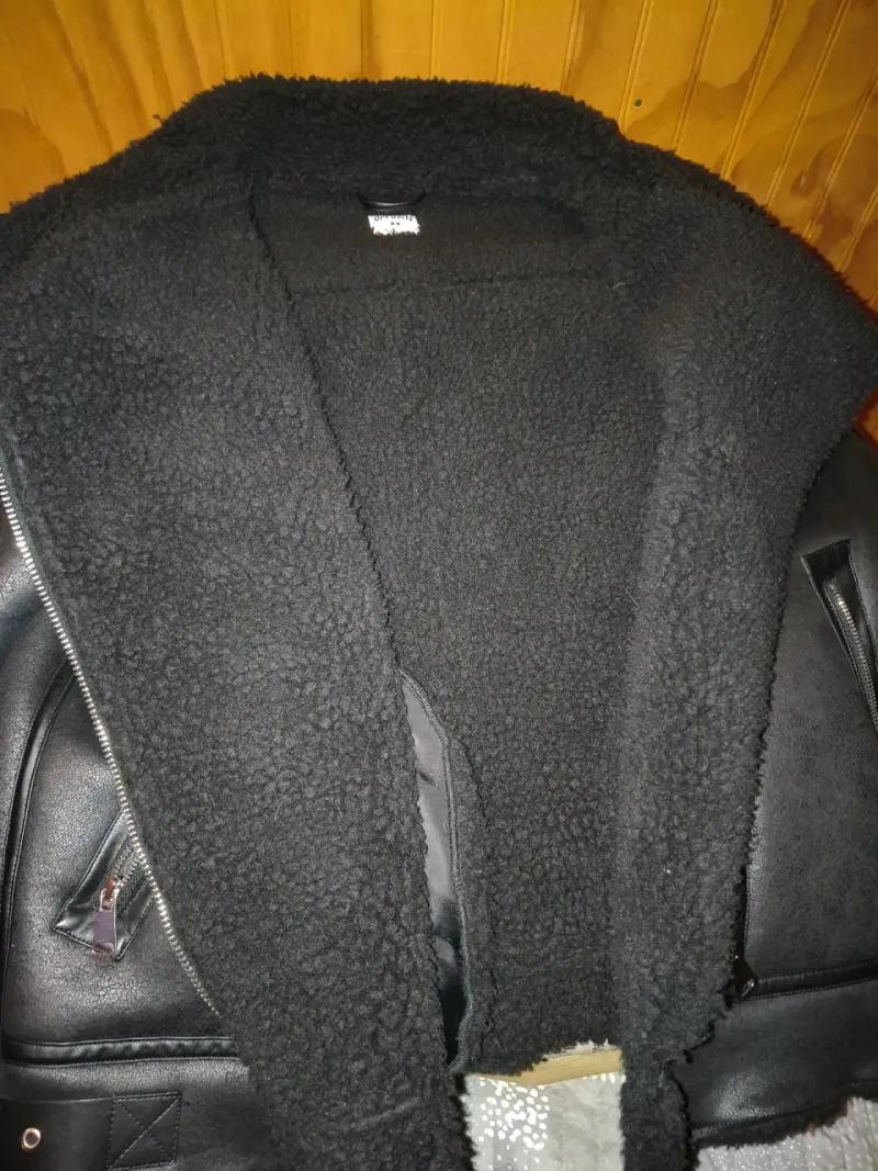 Chaqueta de cuero sintético negra con forro de lana - 2