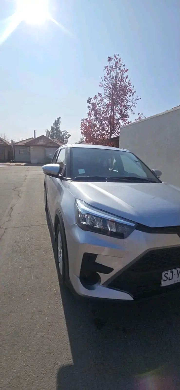 Auto SUV gris en buen estado
