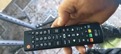 Televisor LG UHD 4K con Control Remoto - miniatura 3