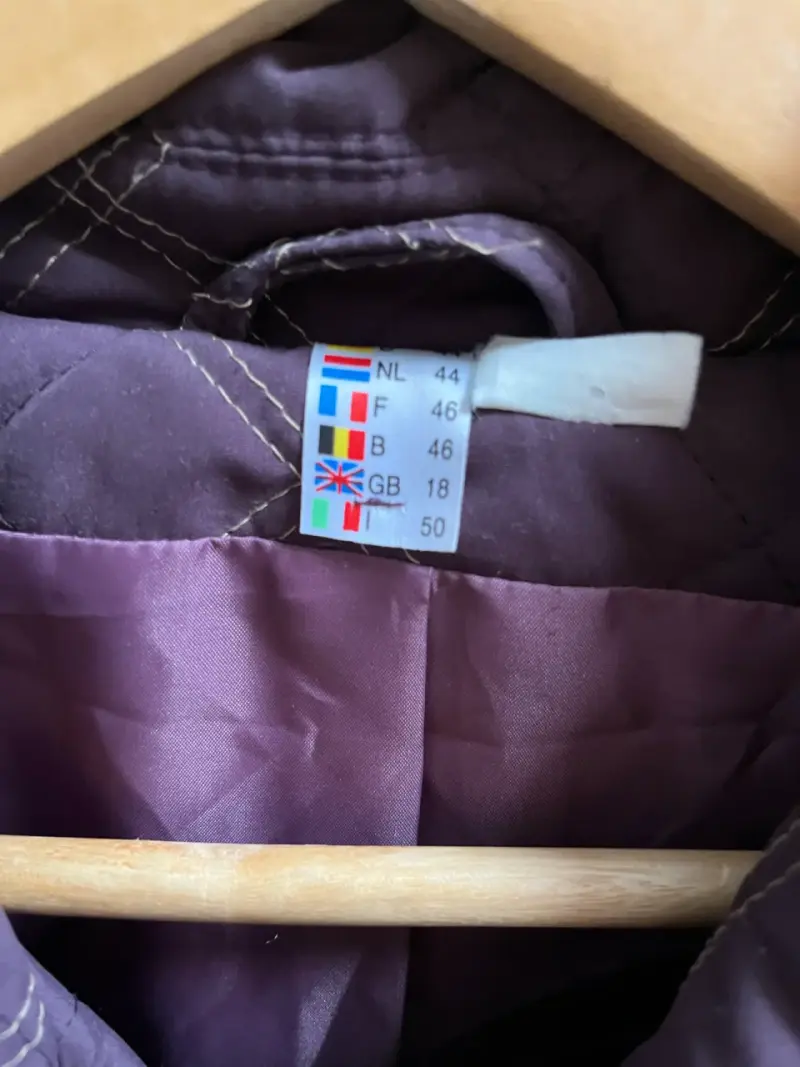 Chaqueta acolchada morada con detalles de piel sintética - 2