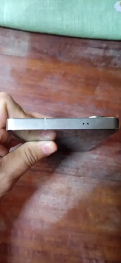 Smartphone Samsung Galaxy S23 Ultra con cargador - miniatura 4