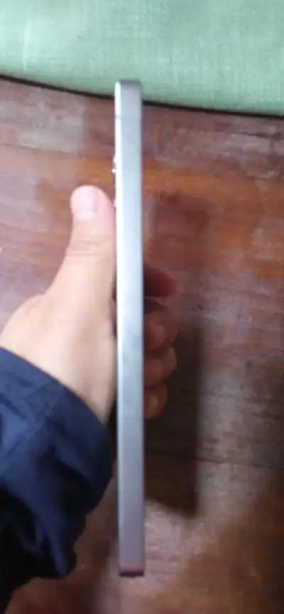 Smartphone Samsung Galaxy S23 Ultra con cargador - miniatura 5