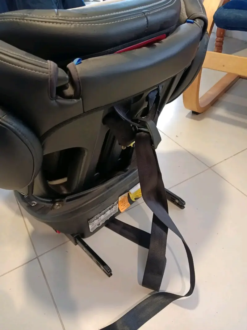 Silla de auto Infanti Isofix gris para bebé - 2