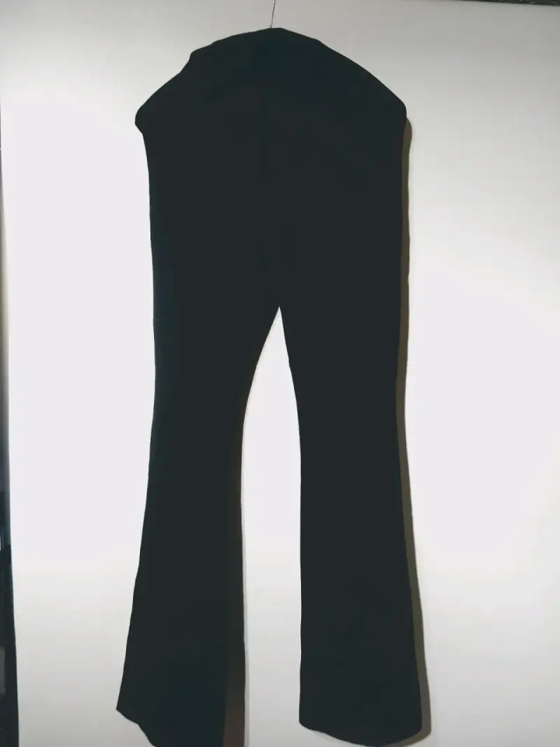 Pantalones negros de mujer Zara (detalle cierre) - 1