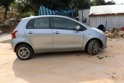 Yaris sport 2008 - miniatura 1