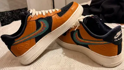 Zapatillas Nike Air Force 1 Familia edición especial - miniatura 1