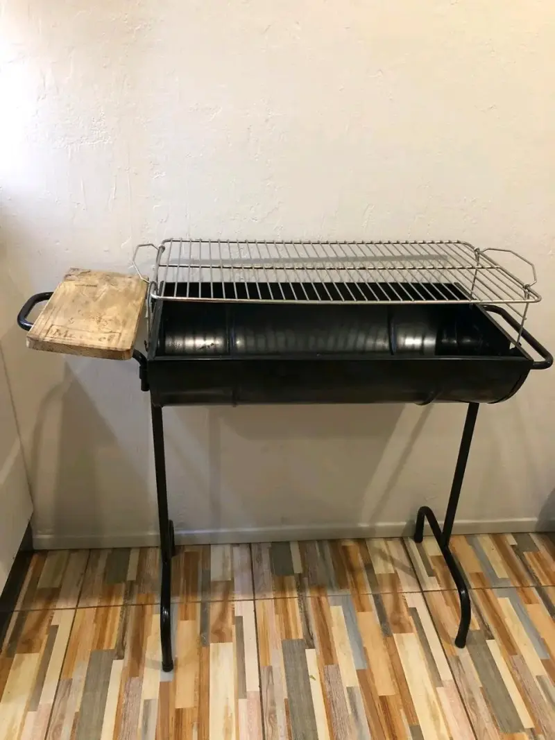 Parrilla de carbón con soporte metálico - 2