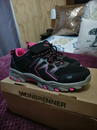 Zapatillas outdoor Weinbrenner negras y rosadas - miniatura 2
