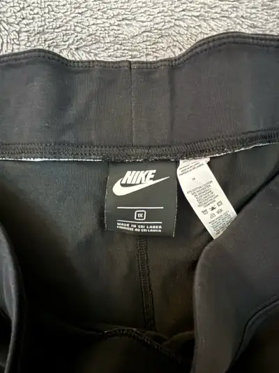 Leggings deportivos Nike Air negros para mujer - miniatura 4