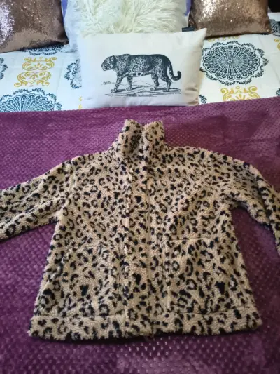 Chaqueta de felpa con estampado animal print - miniatura 1